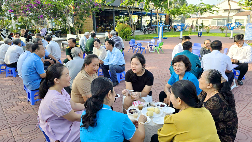 Bình Dương: Bí mật đằng sau những buổi cà phê sáng thứ Bảy khiến ai cũng hào hứng?