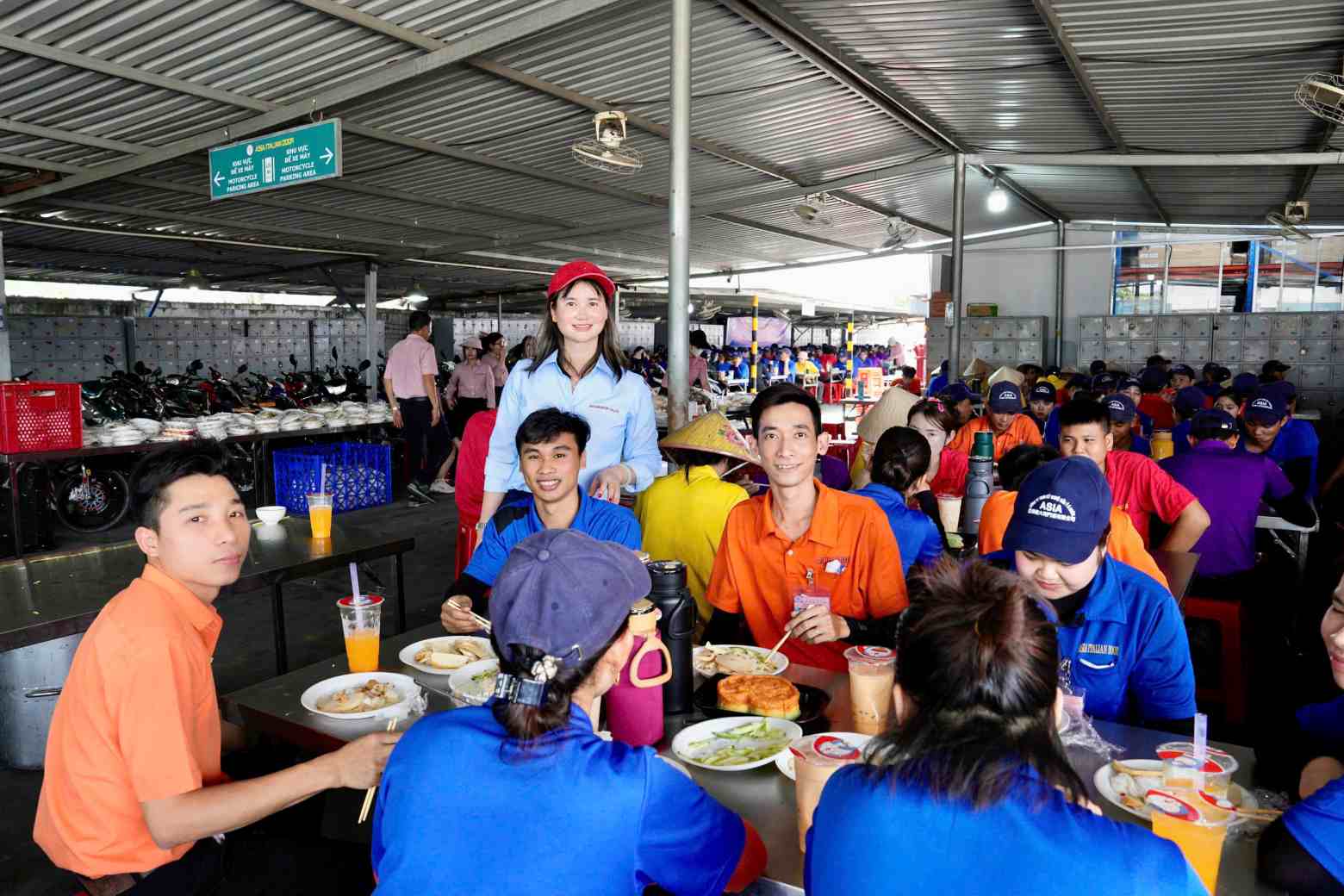 Bữa Cơm Công Đoàn: Ấm Tình Người Lao Động ở Bình Dương