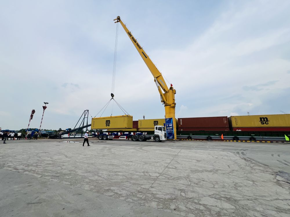 TP.Tân Uyên: Khai thác hiệu quả lợi thế đường sông, tạo động lực phát triển kinh tế